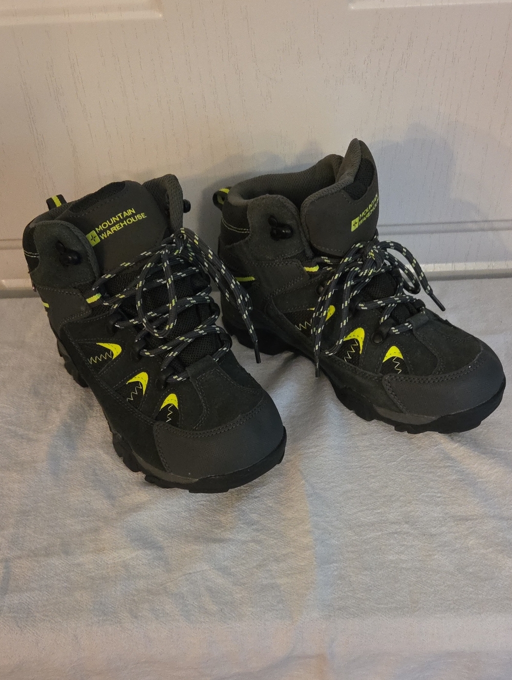 Mountain Warehouse Kids' Grey and Neon Green Hiking Boots Size 4